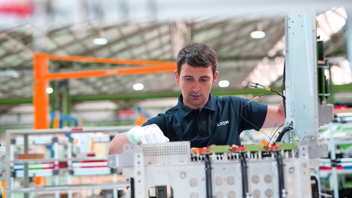 Alstom_es's tweet photo. Alstom supera los 700 M€ en compras en España
Un compromiso real con el país que impulsa:
✅ empleo
✅ industria
✅ valor local
Seguimos generando impacto positivo en la economía y el tejido empresarial.
🗒️➡️https://t.co/yDJ1Taq69E https://t.co/WZGNWxwXPo