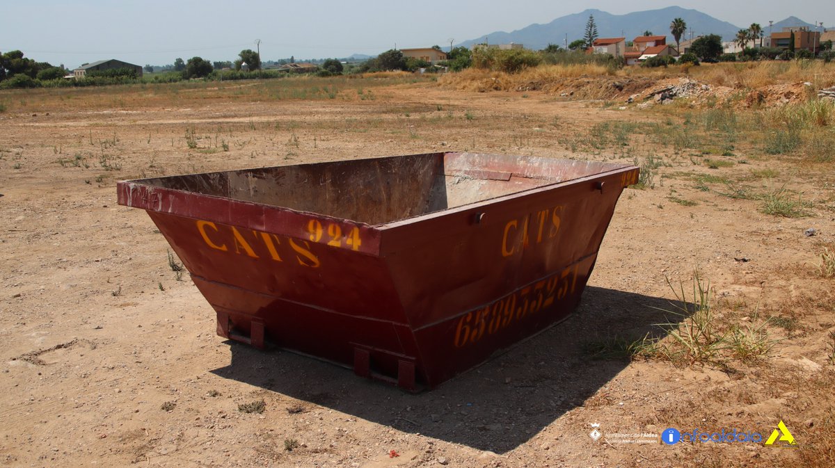 AntenaAldaia's tweet photo. La Regidoria d'Acció Urbana i Rural habilita un nou contenidor de poda al Camp de Carvallo per facilitar la gestió dels residus vegetals
🔸 + info 👉 https://t.co/MjDkvhBzs1
#AccióUrbanaiRural #lAldea #MediAmbient https://t.co/eLGybuBoK3