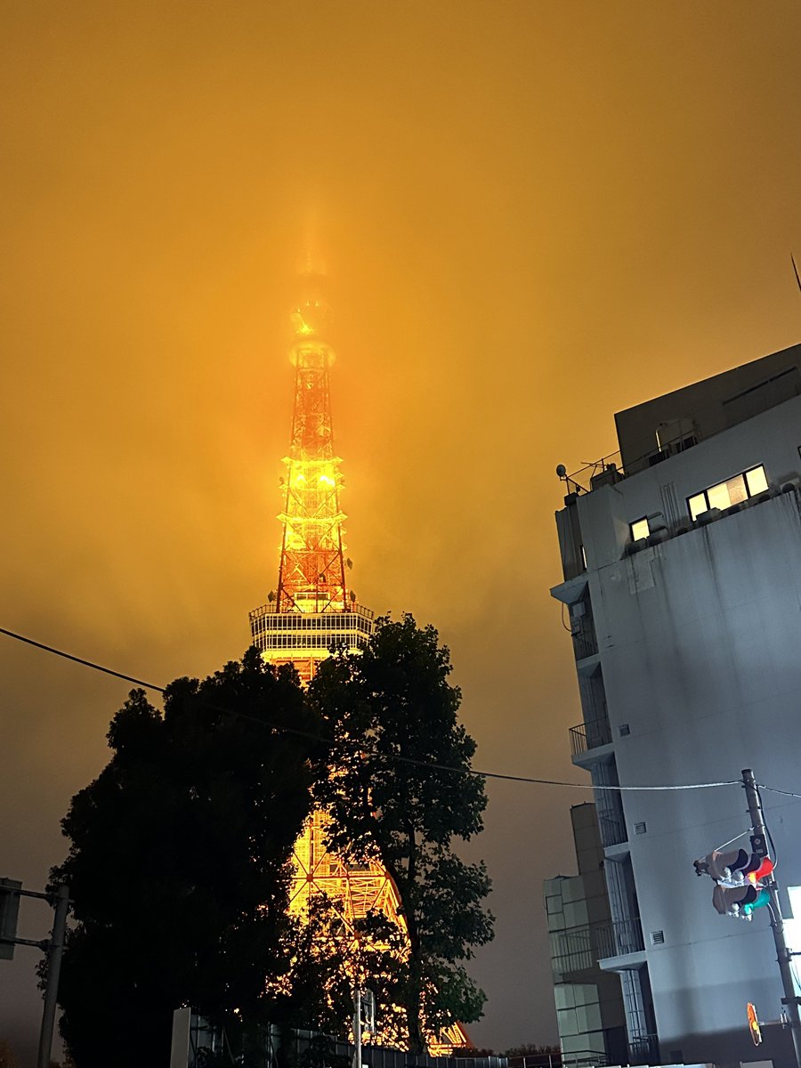 ongakuyone's tweet photo. 今日の授業で自分の人生曲線を書いて(グラフみたいなやつ📈)5分でプレゼンしなきゃいけない時間があって
「短っ!!」と思ってたけど案外スラスラできた👀✨
公認心理師の先生が「過去のことを説明できるということはもう自身の中で解決できているということ」と言っていて
とてもハッとさせられました🌈 https://t.co/M52kqIFgot