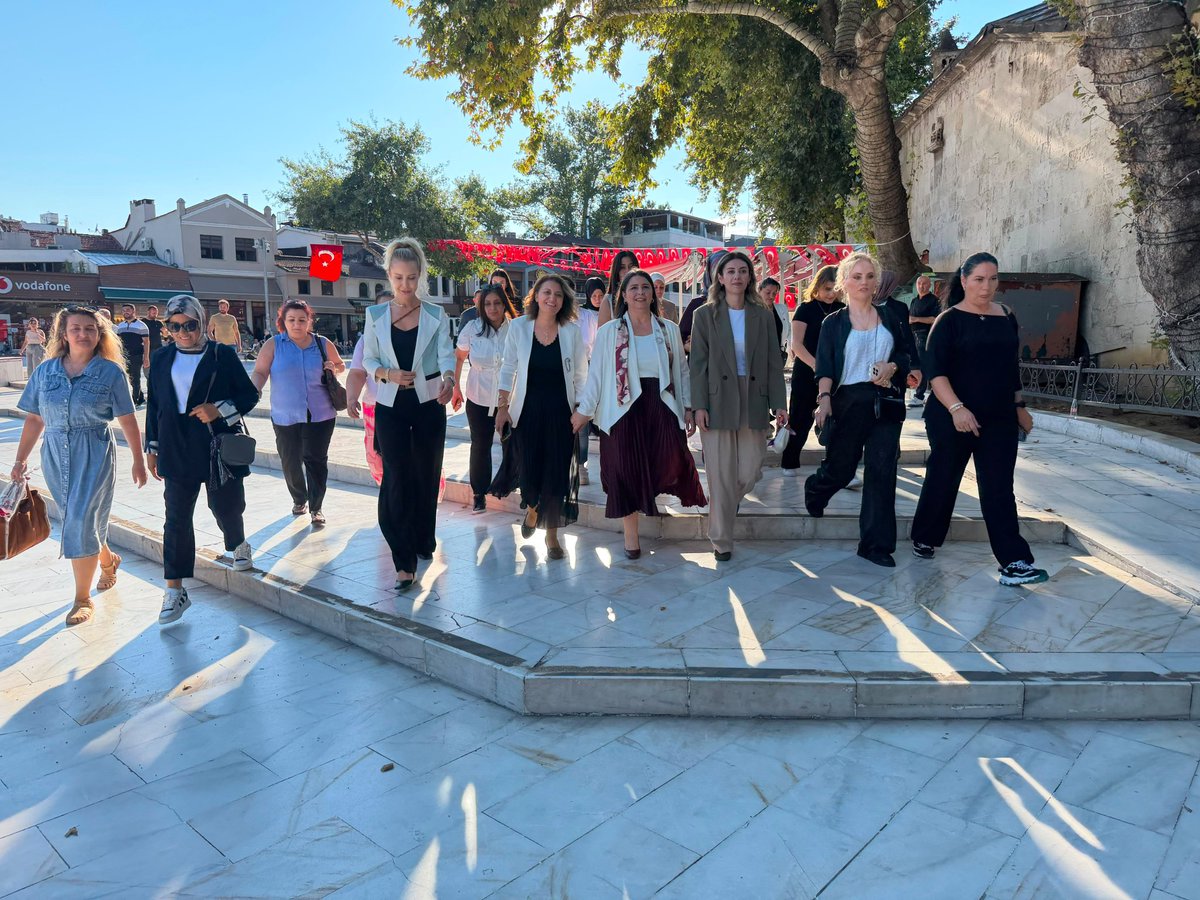 _MHPistanbul_'s tweet photo. Kadın Aile Çocuk ve Engelli Politikalarından Sorumlu İl Başkan Yardımcımız Sn. Büşra Düzgün Kaya, İl Yönetim Kurulu Üyemiz Sn. Börteçine Karabay; MHP Bayrampaşa Kadın Aile Çocuk ve Engelli Politikalarından Sorumlu İlçe Başkan Yardımcımız Sn. Yasemin Binici, MHP Eyüpsultan Kadın Aile Çocuk ve Engelli Politikalarından Sorumlu İlçe Başkan Yardımcımız Sn. Hülya Gürbüz, esnaf ve girişimci kadınları ziyaret ederek İl Başkanımız Sn. @bbvolkanyilmaz’ın selamlarını iletti. 

MHP İstanbul Teşkilatları olarak her daim yanlarında olduğumuz mesajını paylaştılar.

Bütün hanımefendilere işlerinde kolaylık, başarı ve bereket dileriz.