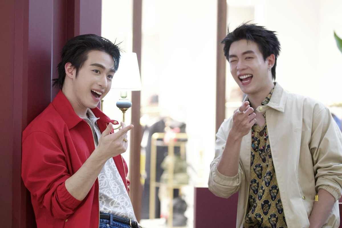 click_scene's tweet photo. ตลกอันนี้สุดละ ต้องแอคติ้งชมนกชมไม้555555 https://t.co/6gX2nPvfzi