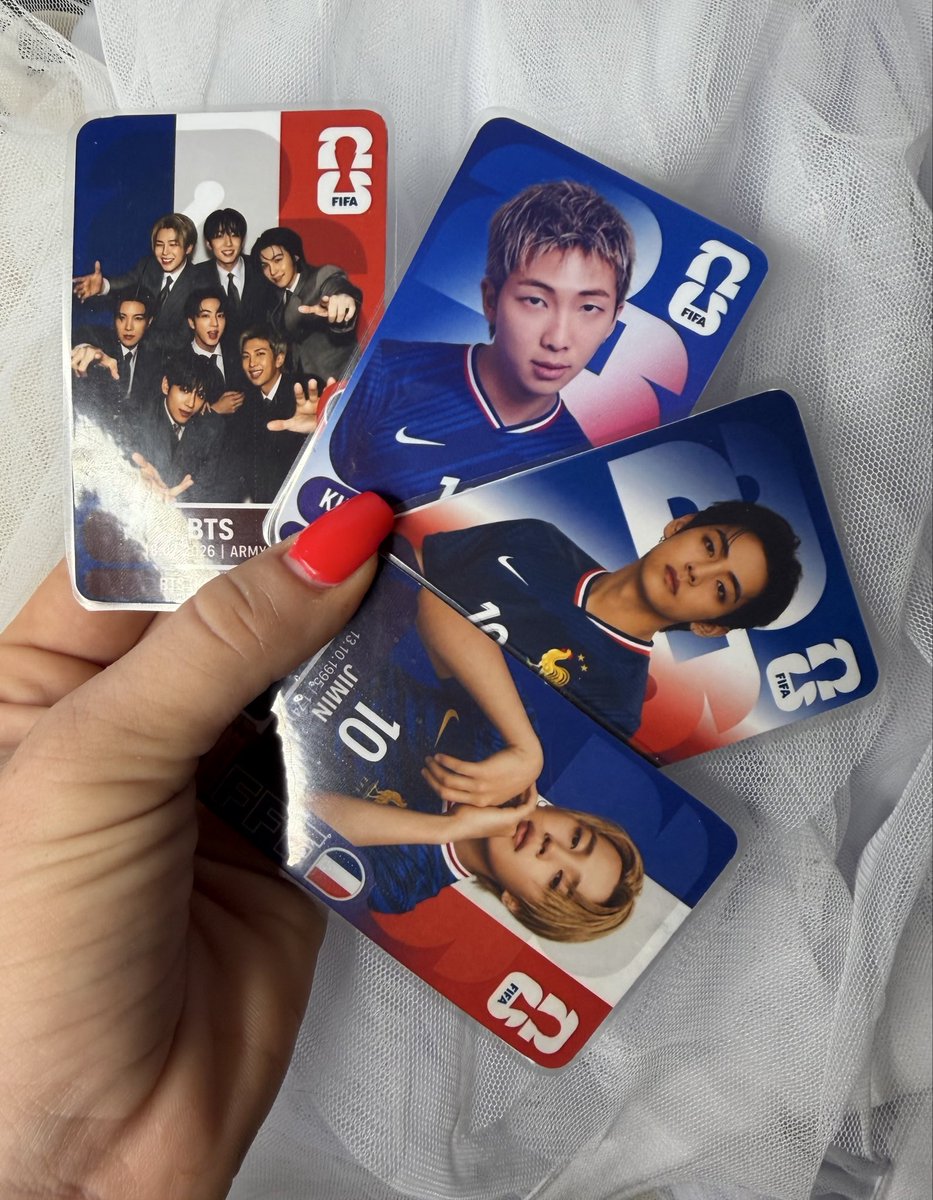 taerianaa's tweet photo. Enfaite j’ai fais des freebies mais j’ai oublié que j’etais timide et que il y’a l’étape de les donner mdrrrrr https://t.co/Konsky8AHq