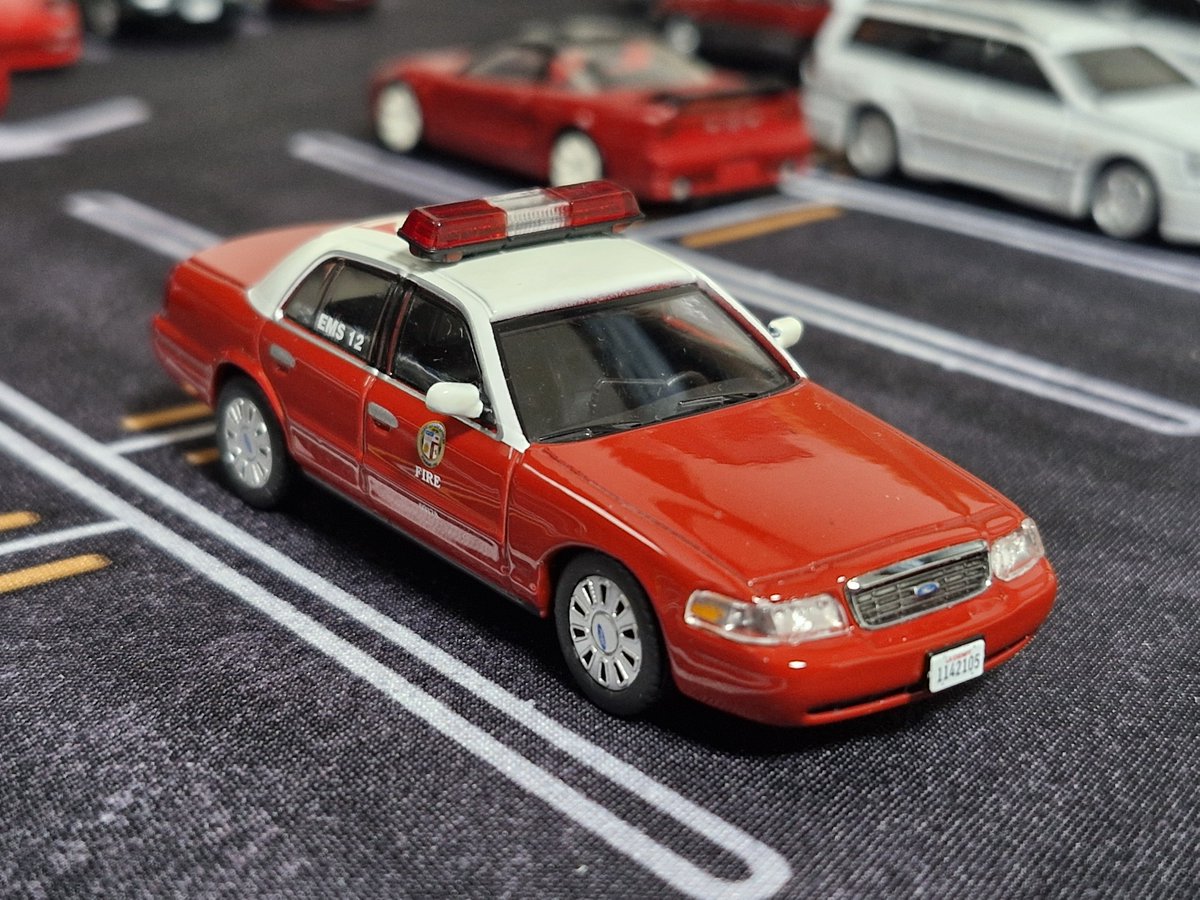 Ookura_YukinoV1's tweet photo. 596 Model フォードクラウンビクトリアロサンゼルス消防EMSユニット12車両🚒
ロサンゼルス消防EMS車両で、かっこよくてクオリティも良い✨✨
#596model
#Ford
#LAFD https://t.co/n2XiLBkUN8