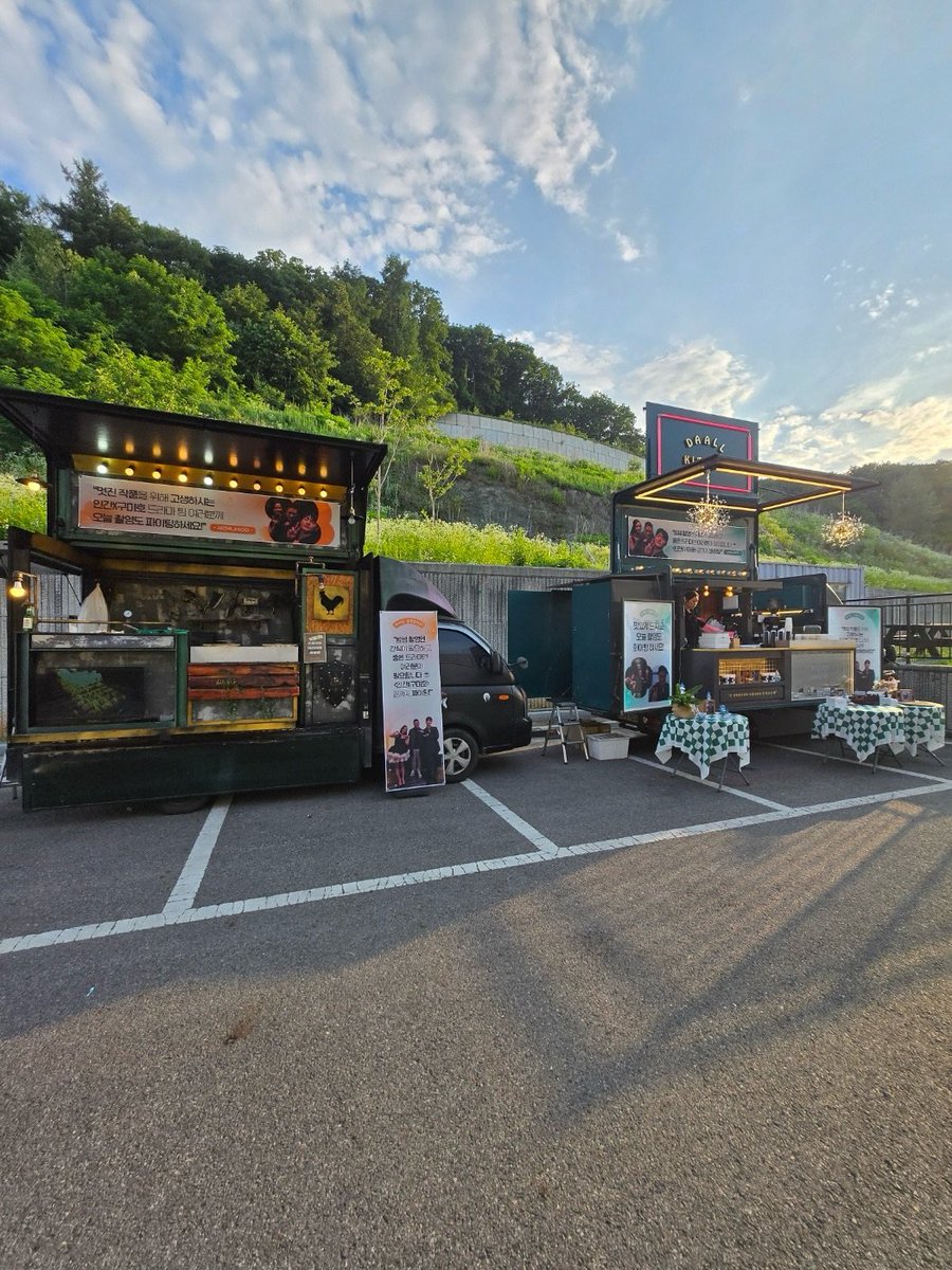 ForeverKimJisoo's tweet photo. JISOO and Seo Inguk sent food trucks to support Director Kim Jung Sik on the set of Human X Gumiho. 🥹

#JISOO @officialBLISSOO https://t.co/MyqgxDpLQa