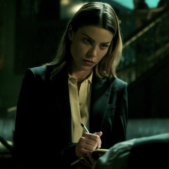 BisexualityOTD's tweet photo. Today’s bisexual of the day is:
Chloe Decker from Lucifer !

She is canonically bisexual, and uses she/her pronouns.

#bisexualOTD #lucifernetflix #lucifer https://t.co/aMt0Qw0zMl