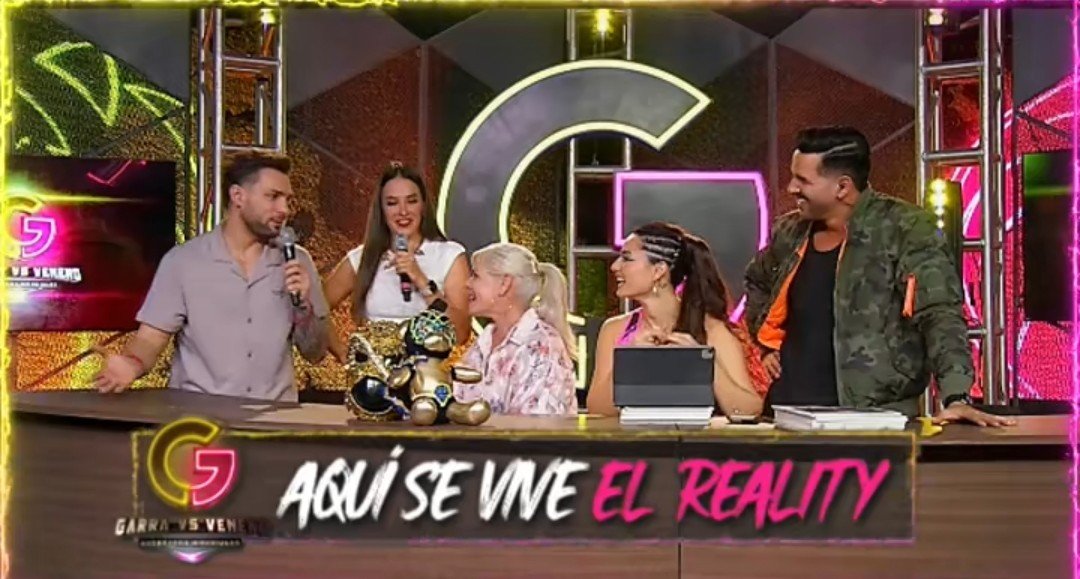 NatE91338136's tweet photo. Mi terreneitor el más consentido de guerreros y soporten 😂 me sorprendió la mamá de Valeria esa si no la veía venir jajaja 
#NicolaPorcella
#GarravsVeneno
#GuerrerosMundiales https://t.co/whvRd6CsXh