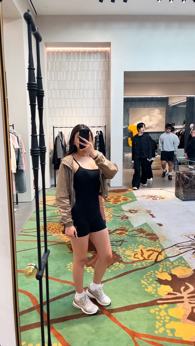 Soph009_'s tweet photo. f18 ;) should i go back to my blonde hair chat?? lmkkk more communities to ask in lol https://t.co/U4aKaN6FHv