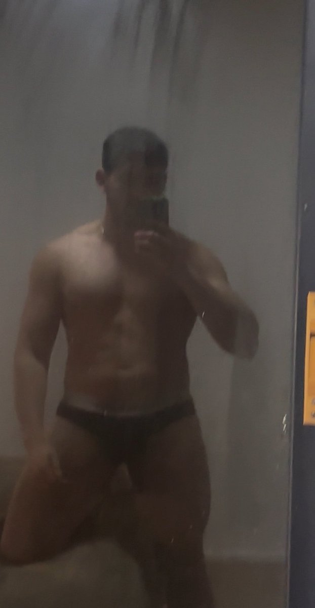Sintropic000's tweet photo. ~ Como q el frío apretaba las carnes 😒 https://t.co/CehmSiF4oF