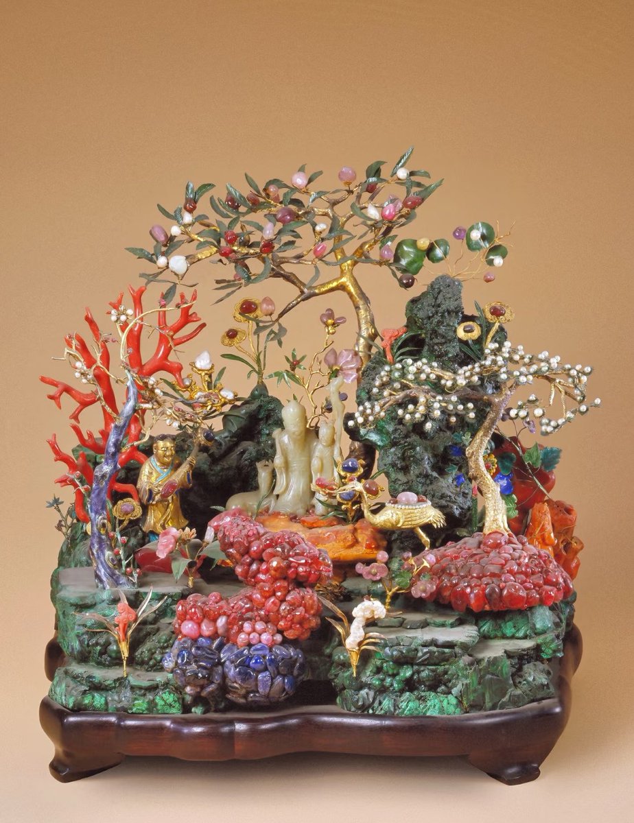 blackym25's tweet photo. 清 孔雀石嵌珠宝蓬莱仙境盆景
Malachite Jewel-Inlaid Bonsai: Penglai蓬莱Fairyland, Qing Dynasty https://t.co/uiR57jTM1P