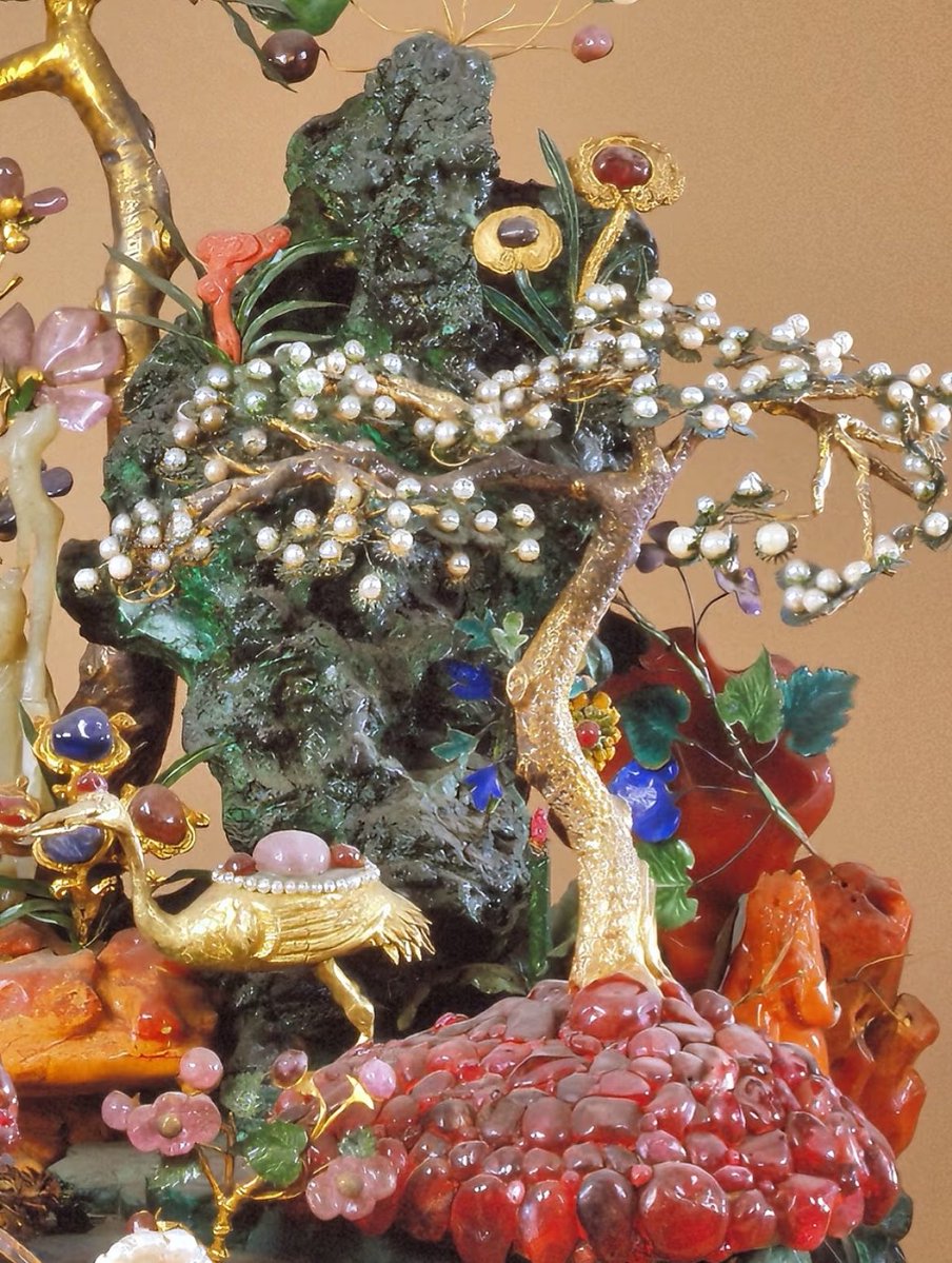 blackym25's tweet photo. 清 孔雀石嵌珠宝蓬莱仙境盆景
Malachite Jewel-Inlaid Bonsai: Penglai蓬莱Fairyland, Qing Dynasty https://t.co/uiR57jTM1P