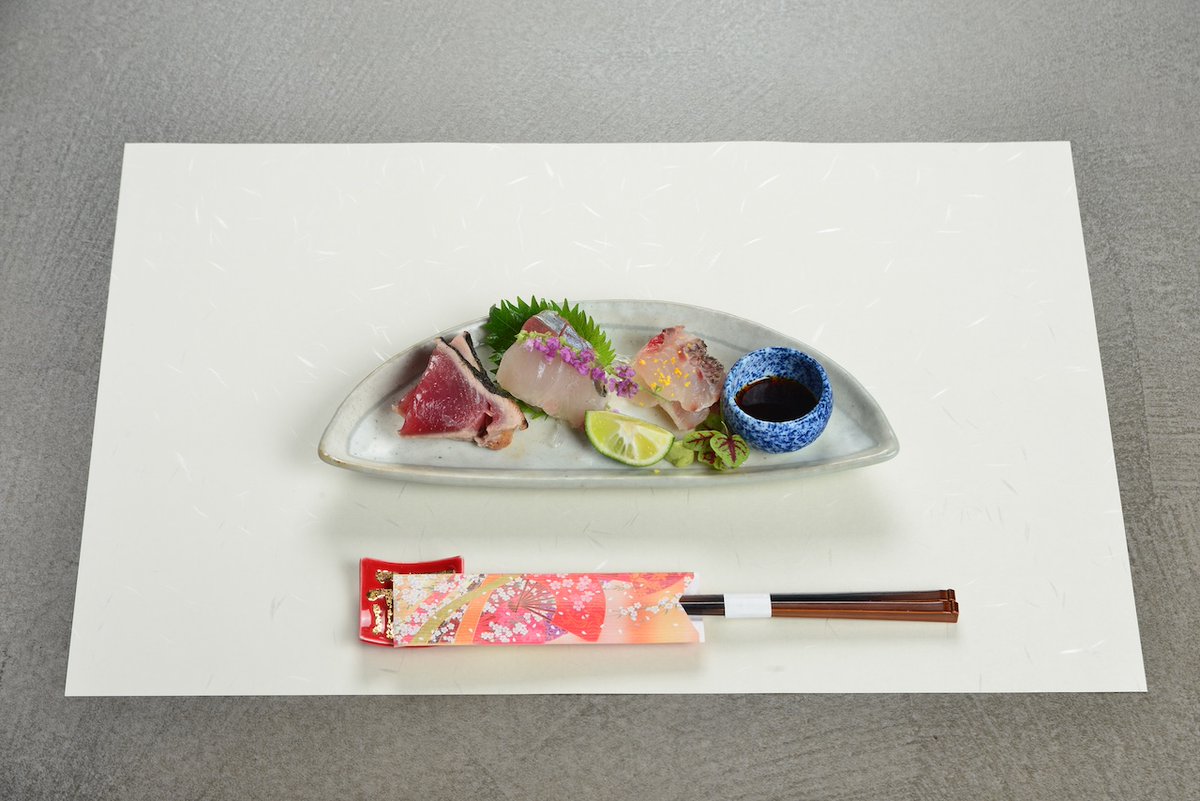FujitoClinic's tweet photo. 蓋を開けた瞬間、穴子と実山椒の香りがふわり。
産後のお祝い膳に、炊きたての土鍋ごはんをお出ししています。
頑張ったお母様へ、五感で味わう「おめでとう」を。
#藤東クリニック https://t.co/lY3oUPDL5U
