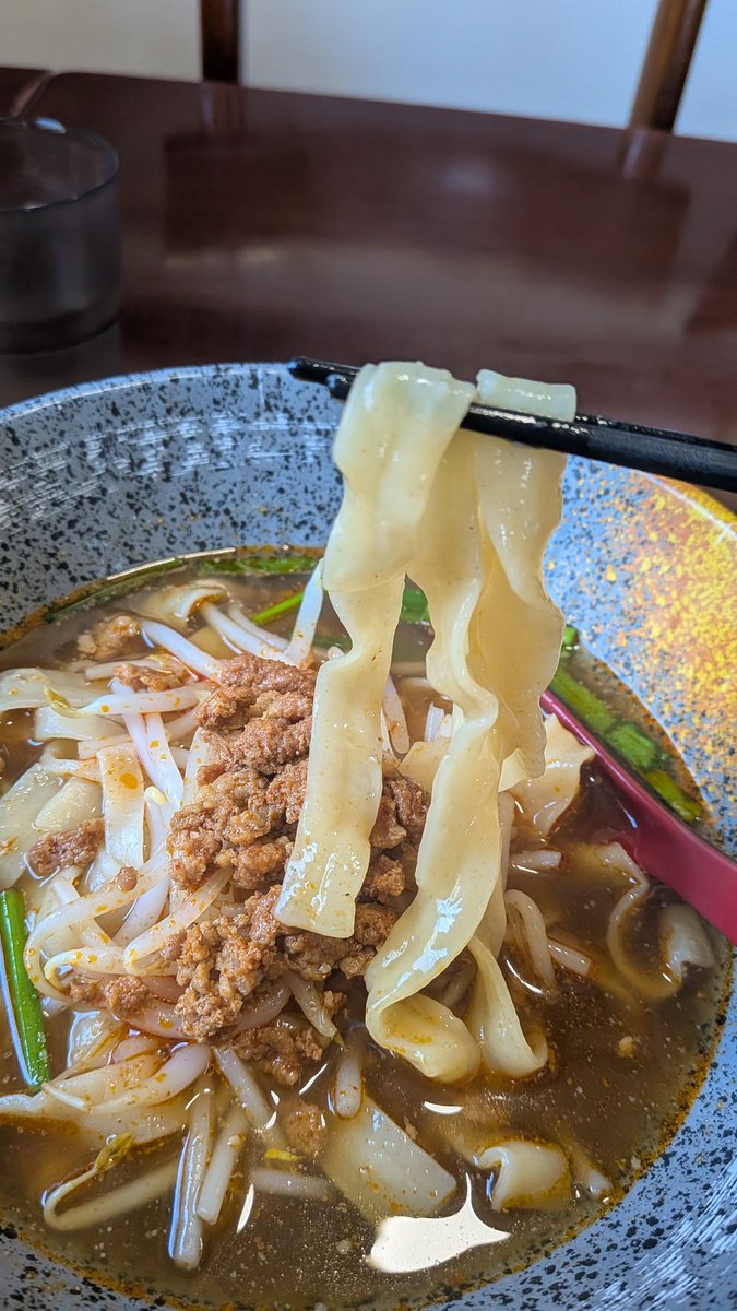 yuarasinog's tweet photo. 台湾刀削麺＋ニンニクチャーハン
ランチ1040円
あー美味すぎです通ってたらブクブクに太ってしまいます
ちなみに刀削麺にしなかったら880円なのコスパが良すぎるし、なんならジュースまで付いてくる
町中華好きすぎ
#麺足る回復 https://t.co/GSTmUJn7d1