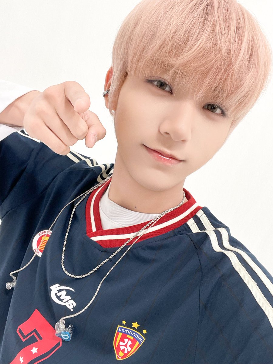 dddm_official's tweet photo. @AHOF_official https://t.co/vJpu2ei835
