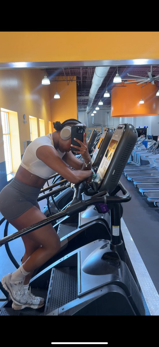 ohshootkiara's tweet photo. gymmaxxing! https://t.co/xuT8NAU9Uq