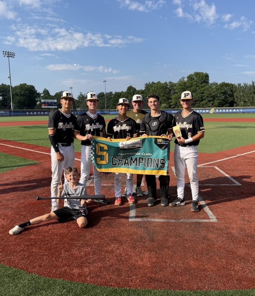CoachMarcusHill's tweet photo. What a blessing it is to watch him grow up at the ballpark with these phenomenal young men https://t.co/QmBJYC6RXC