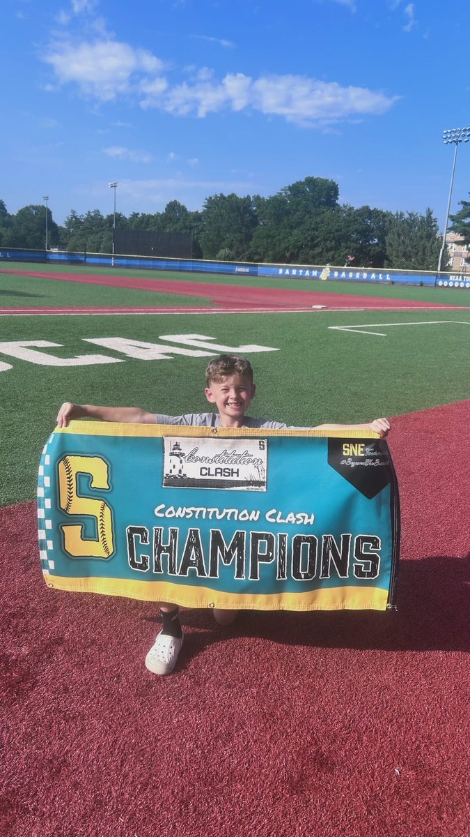 CoachMarcusHill's tweet photo. What a blessing it is to watch him grow up at the ballpark with these phenomenal young men https://t.co/QmBJYC6RXC