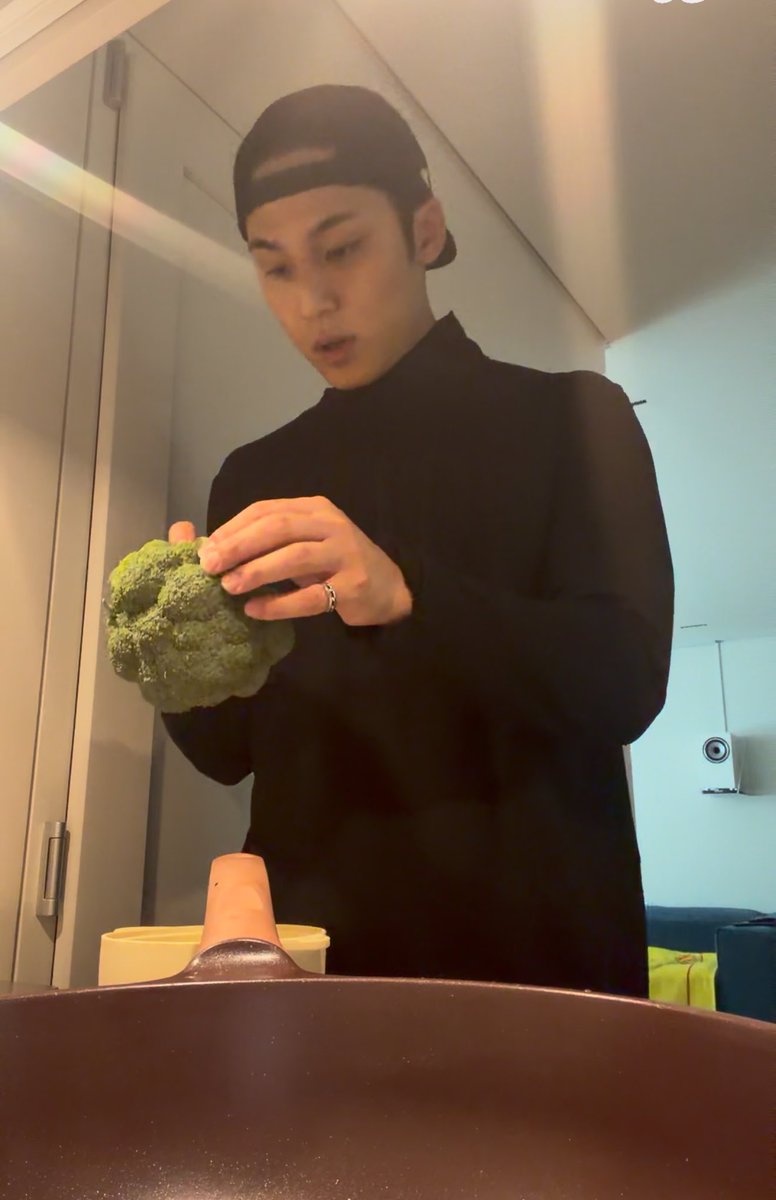 wonudupe's tweet photo. MINGYU LIVE TODAY AS WELL OHMYGOD 🍳🥢 https://t.co/UHdetx4bpV
