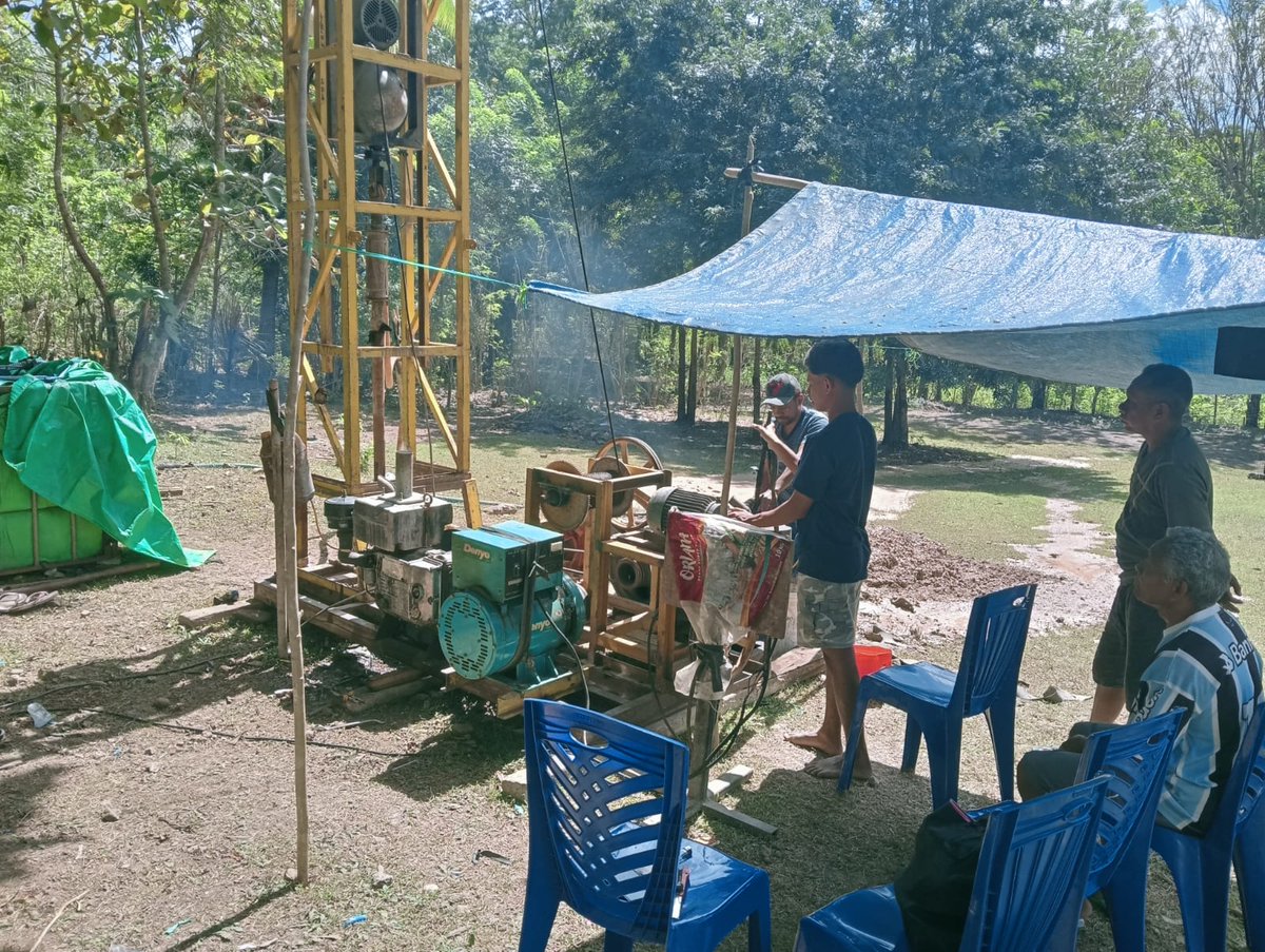 Kodam9Udayana's tweet photo. Kodim 1618/TTU Percepat Pembangunan Sumur Bor, Wujudkan Akses Air Bersih bagi Warga Desa Fatumuti
#KodamIXUdayana #Kodim1618TTU #TNIADMengabdi #BaktiTNIADUntukRakyat #AirBersih #SumurBor #Babinsa #TimorTengahUtara #NTT #KemanunggalanTNIRakyat #BersamaRakyatTNIKuat https://t.co/kFp7TkshHO