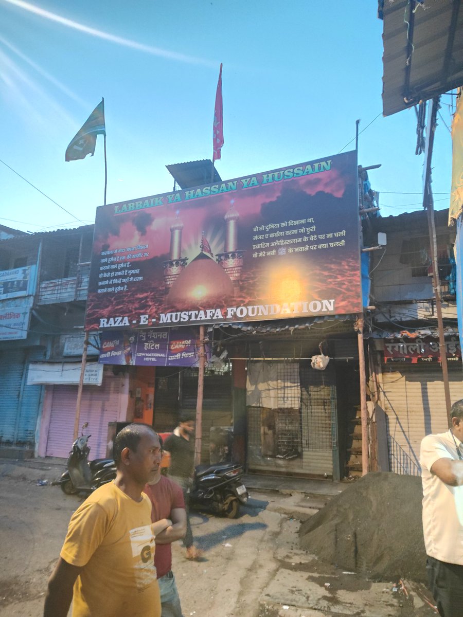 AvdheshPraja's tweet photo. @mybmcWardFN
@MumbaiPolice 
Avdhesh 
I respectfully submit that this banner has been put up illegally, without permission. I request the municipality to take action to remove it as soon as possible. Thank you. https://t.co/X9bwaGHij0