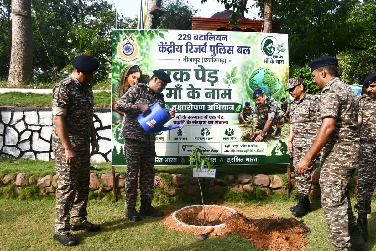 CentralZoneCrpf's tweet photo. Shri Deepak Kumar, IPS, Spl DG, CRPF Central Zone visited 229 Bn HQ, Ghati, Bijapur (CG). He reviewed operational preparedness, joined in plantation drive, interacted with troops and boosted their morale. 🇮🇳🌱
#CRPF 
@crpfindia  @229_CRPF 
#Bijapur #Chhattisgarh https://t.co/TDjbcRLO7E