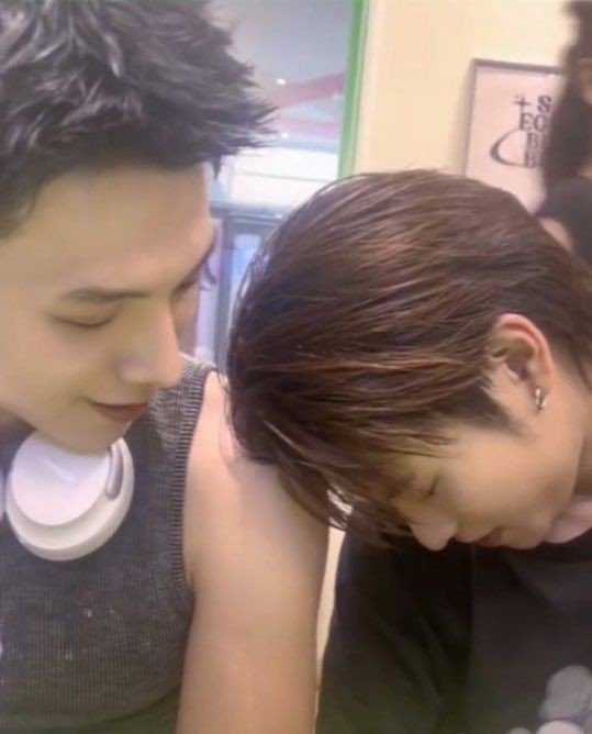 babytaiiBW's tweet photo. " เราก็รู้ว่าเราไปตามฝันคนเดียวได้ แต่ก็ไม่ได้อยากใช้ชีวิตโดยที่ไม่มีเค้าอยู่ข้างๆ"  
             
  "นอกจากแม่ ครอบครัว ก็มีออฟโรด
ที่ผมรักและก็เป็นห่วงมากที่สุด คนที่ขาดไม่ได้ในชีวิต คนที่เป็นส่วนสำคัญในชีวิต ที่คงจะต้องมีและอยู่ไปนานๆ" 
       
   ต้าห์อู๋ 

ยังยกให้สองประโยคนี้เป็นประโยคที่ทัชใจที่สุด และชัดเจนที่สุดในความสัมพันธ์ 
การกระทำทุกอย่างของอู๋โร้ด ไปไกลมากว่าแฟนแล้วด้วยซ้ำ