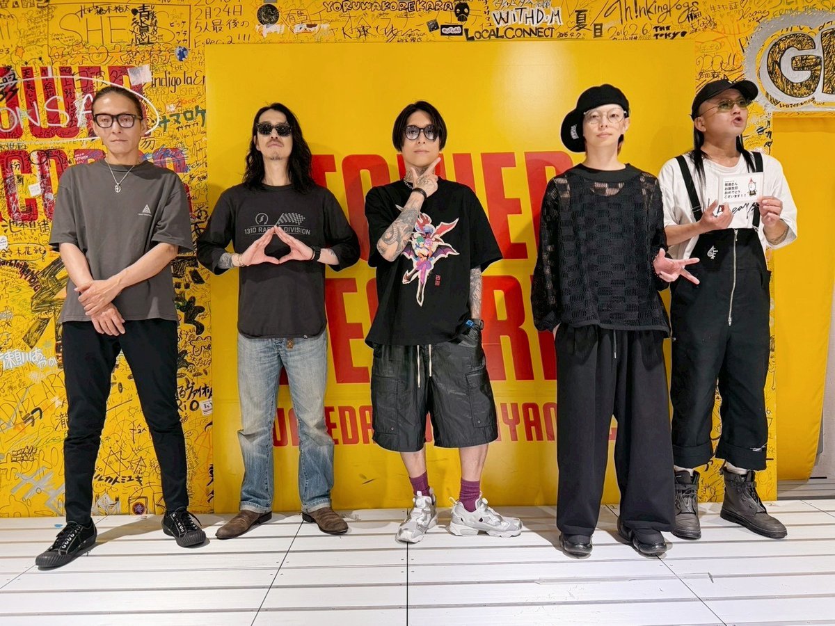 TOWER_NUchaya's tweet photo. 【lynch.】

「CLIMAX」大阪サイン会にお越し下さった皆様ありがとうございました！
昨日のイベント後のお写真が届きました！📷
(一部画像に不備があり再投稿しました！すみません🙇)

ご来場の皆様から頂いたメッセージは晁直さんにお渡ししました🐈
ご参加ありがとうございました～！(おこめつぶ) https://t.co/W4LAhV0iS6