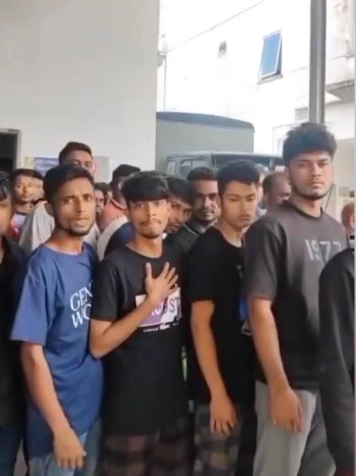 Rohingyari76487's tweet photo. 🚨 NEW RRW REPORT

The Plight of #Rohingya in #Malaysia

Exposing arbitrary detention, legal insecurity, and rising xenophobia.

📄 https://t.co/85AhRxg7A3

#HumanRights #RRW https://t.co/sFCfwASrf5