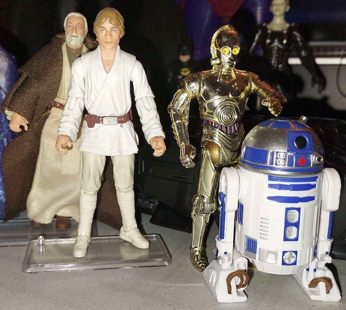 JediTray's tweet photo. Ben (Obi-Wan) Kenobi, Luke Skywalker, C-3PO, and R2-D2.
#starwars #benobiwankenobi #Lukeskywalker #c3po #r2d2 #actionfigures #starwarsfigures https://t.co/mIHph7gNak