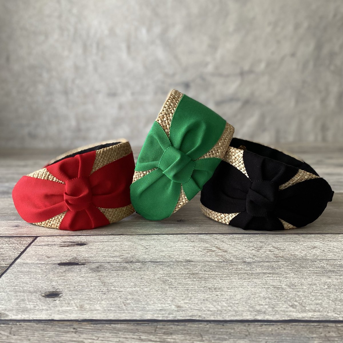 MiHAT_jp's tweet photo. Ribbon Alice bandのリボン、ご希望のカラーに変更できますのでお気軽にWebショップからご��談ください🎨

#RibbonAliceband
#MiHATsnap https://t.co/J15bSp92nG