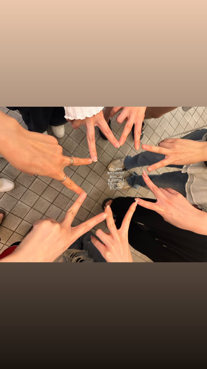 KEB_INTL's tweet photo. [📸] 260714 Kwon Eunbi silver_rain.__ Instagram Story Update

Tagged: Choi Yena, Kim Chaewon, Kim Minju, Yabuki Nako, Honda Hitomi, Jo Yuri

🔗 https://t.co/Gd8Z06qSLG

@kwoneunbi_offcl 
#KWONEUNBI #권은비 https://t.co/fZKfsO7HId