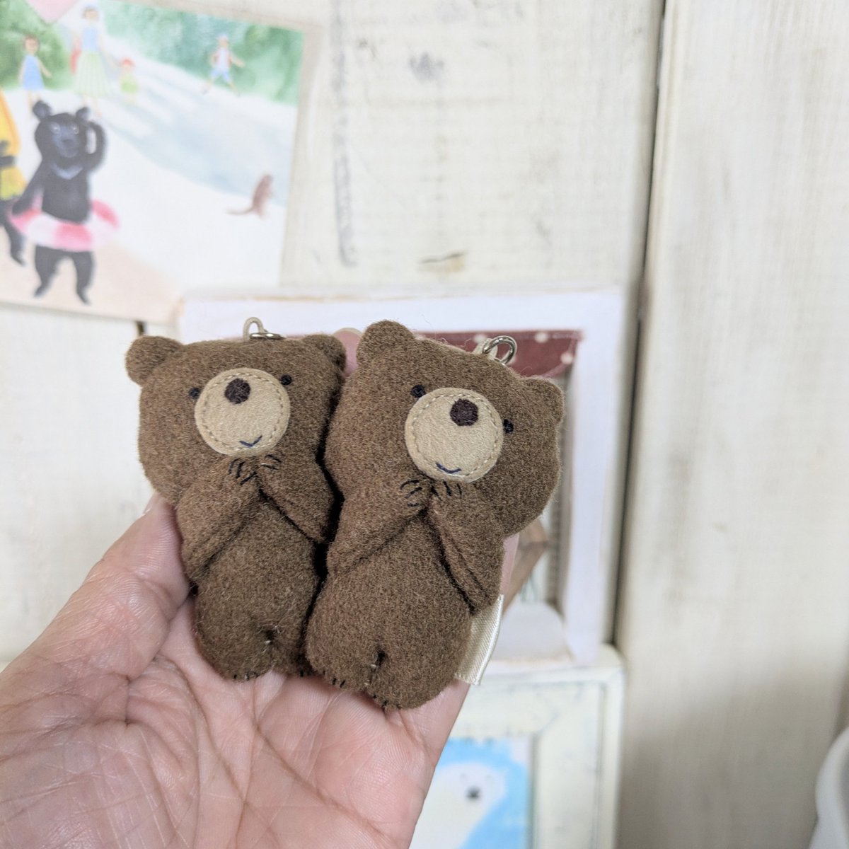 kumaya1997's tweet photo. こげ茶のくまさんチャーム🐻

電気代を気にせず（するけど…）
部屋をキンキンに冷やし
秋に向けて作りためる夏です🍉 https://t.co/UQUlyeHZIn
