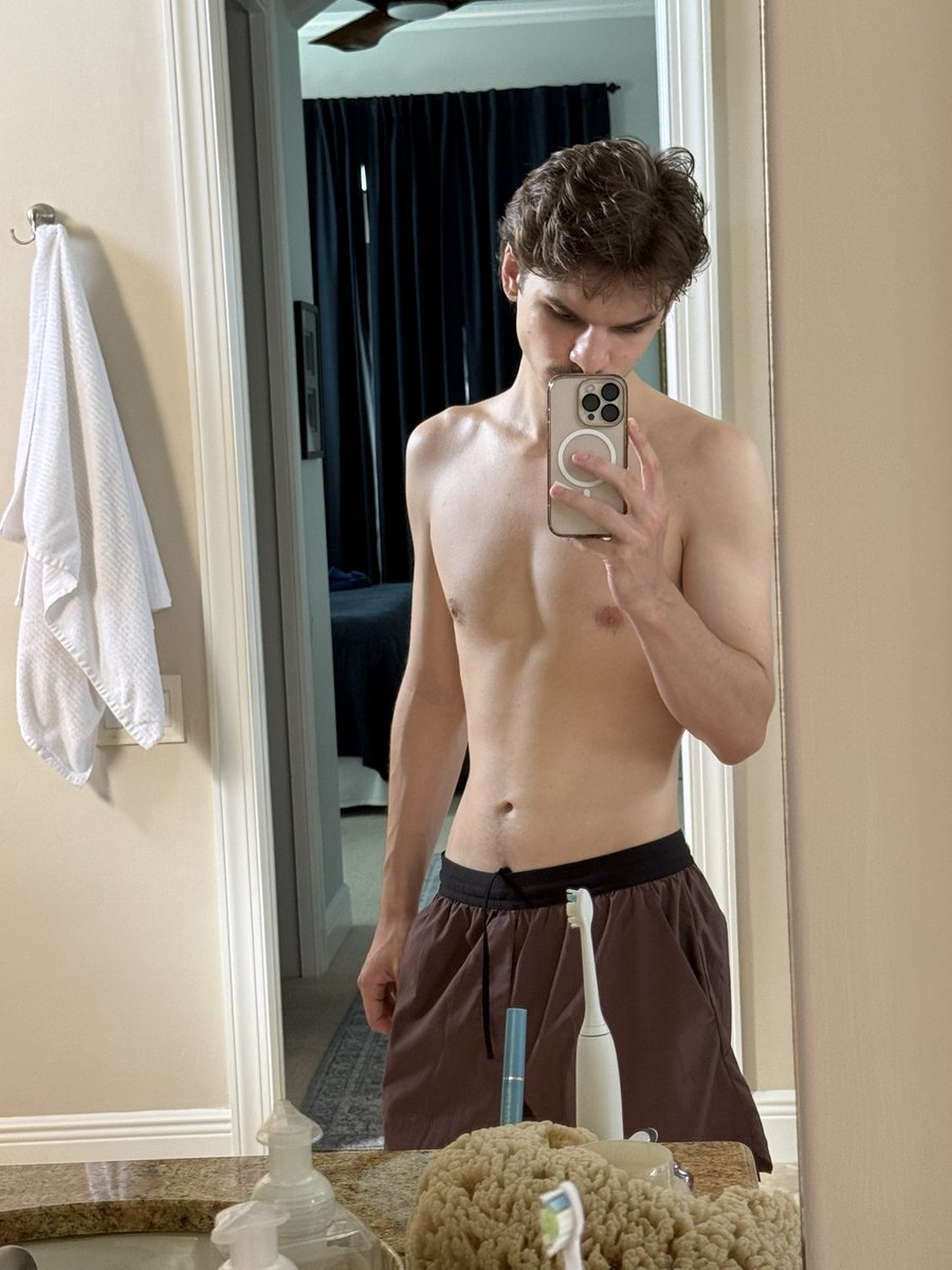 fantasyf4g's tweet photo. So who wants to see my dick https://t.co/K3ZR4ZDKuM