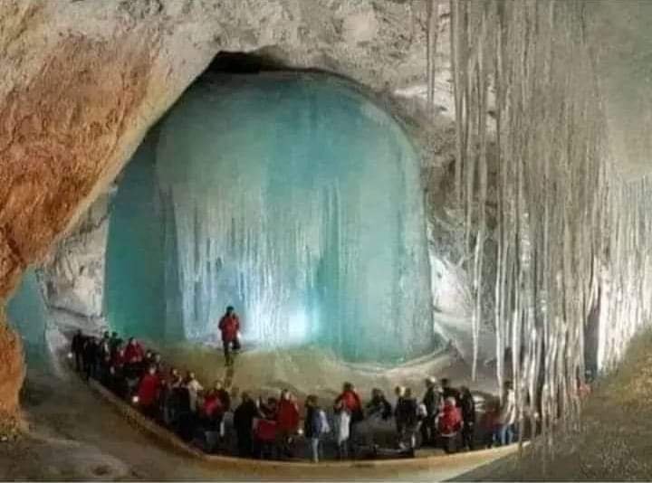 AmbedkariteLM's tweet photo. This is a large ball of ice that forms due to the extreme cold in a place called "Salzburg" in Austria. 

People come here for picnics, and the locals explain the science behind its formation to their children.

In India, you already know what happens. https://t.co/2hNH6PONMh