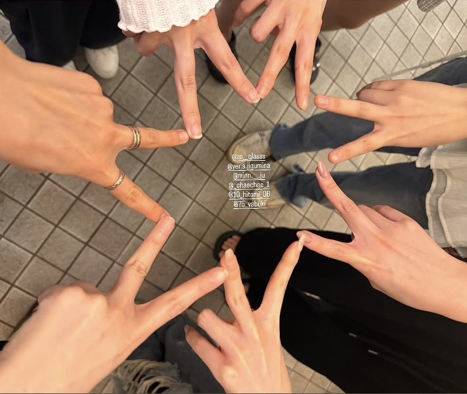5thminmin's tweet photo. 아니몬데? 너네몬데?? 야부키나코 한국와서 공일즈리유니온에 언니들 모인거임??! https://t.co/Si1dbahtZB