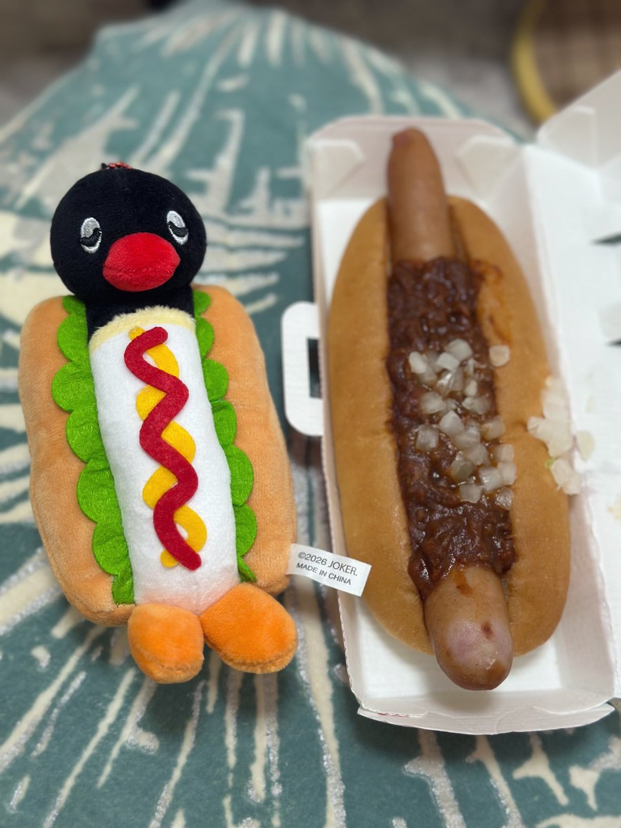 meat29029's tweet photo. このピングー展で買った🌭ぬい、
可愛すぎてイカれちまう

#ピングー　#ピングー展 https://t.co/lfunoXqnTy