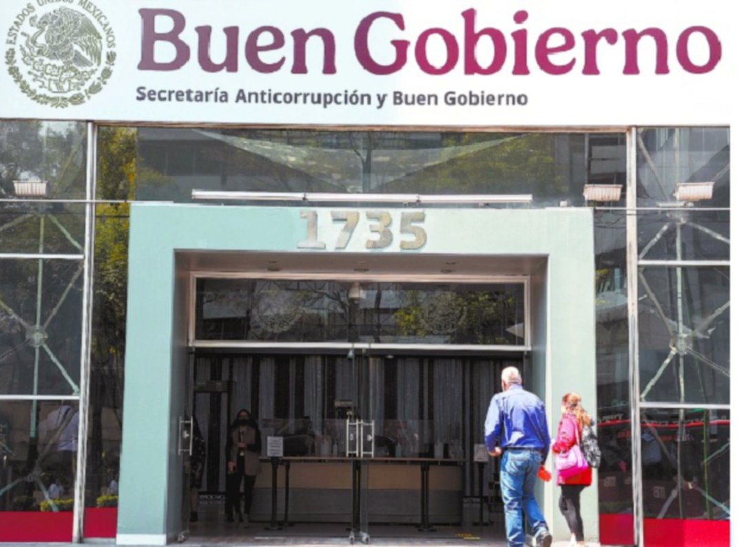 DirMegamedia's tweet photo. COSTOSO LASTRE | La @Coparmex advierte que la corrupción continúa siendo uno de los principales obstáculos para la inversión, la competitividad y el crecimiento económico del país. En 2025, indica, alcanzó su mayor costo promedio por ciudadano en la última década. Con base en datos de la Encuesta Nacional de Calidad e Impacto Gubernamental 2025 del Inegi, el organismo señala que cada persona afectada por actos de corrupción perdió en promedio 3,865 pesos durante el año pasado. En total, 9.42 millones de mexicanos fueron víctimas de al menos un acto de corrupción al realizar trámites o interactuar con autoridades, lo que representó pérdidas cercanas a los 17 mil millones de pesos: https://t.co/YJngnzIWIn #DY101