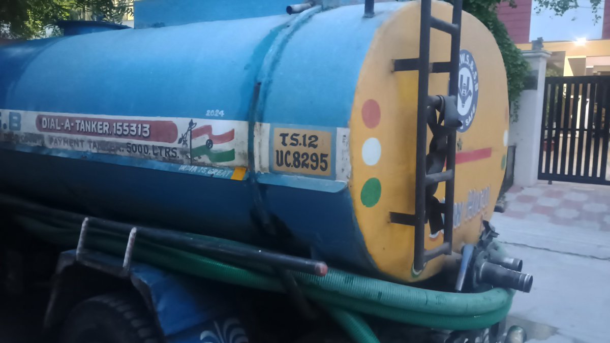 msundeep06's tweet photo. @HMWSSBOnline @MDHMWSSB @Hmwssbdgmvjyngr @DgmVishnu69377 @msundeep06 hmwssb tanker supply drivers are demanding more than the prescribed charges. Please take action against erring drivers. Driver of this tanker demanded more money https://t.co/FeSkHbrrwZ