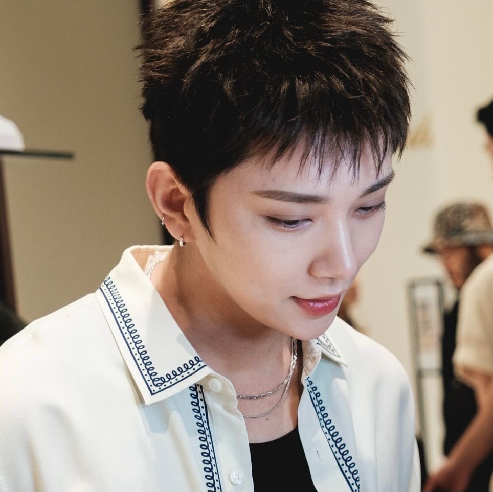 bamxbun's tweet photo. I know y’all are in love with long hair Joshua, but short hair Joshua hits different for me fr. You can literally see his whole beautiful face and cuteness clearly 😭 https://t.co/s8pjmu1COk