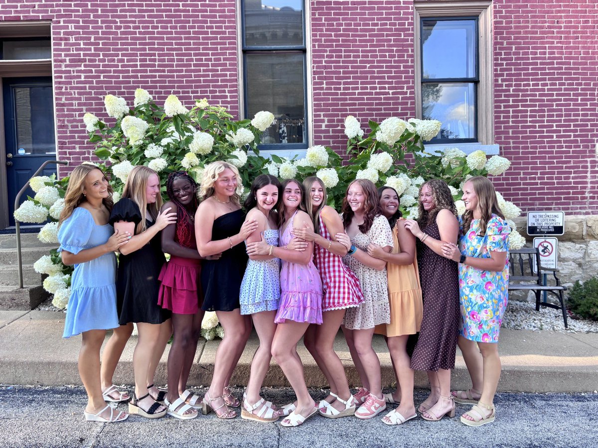 avakanatzar13's tweet photo. Team dinner tonight after our 2-0 start @triplecrownspts nationals. Always one of my favorite nights. #stcharlesmo #beultimate https://t.co/nasVGAnfTY