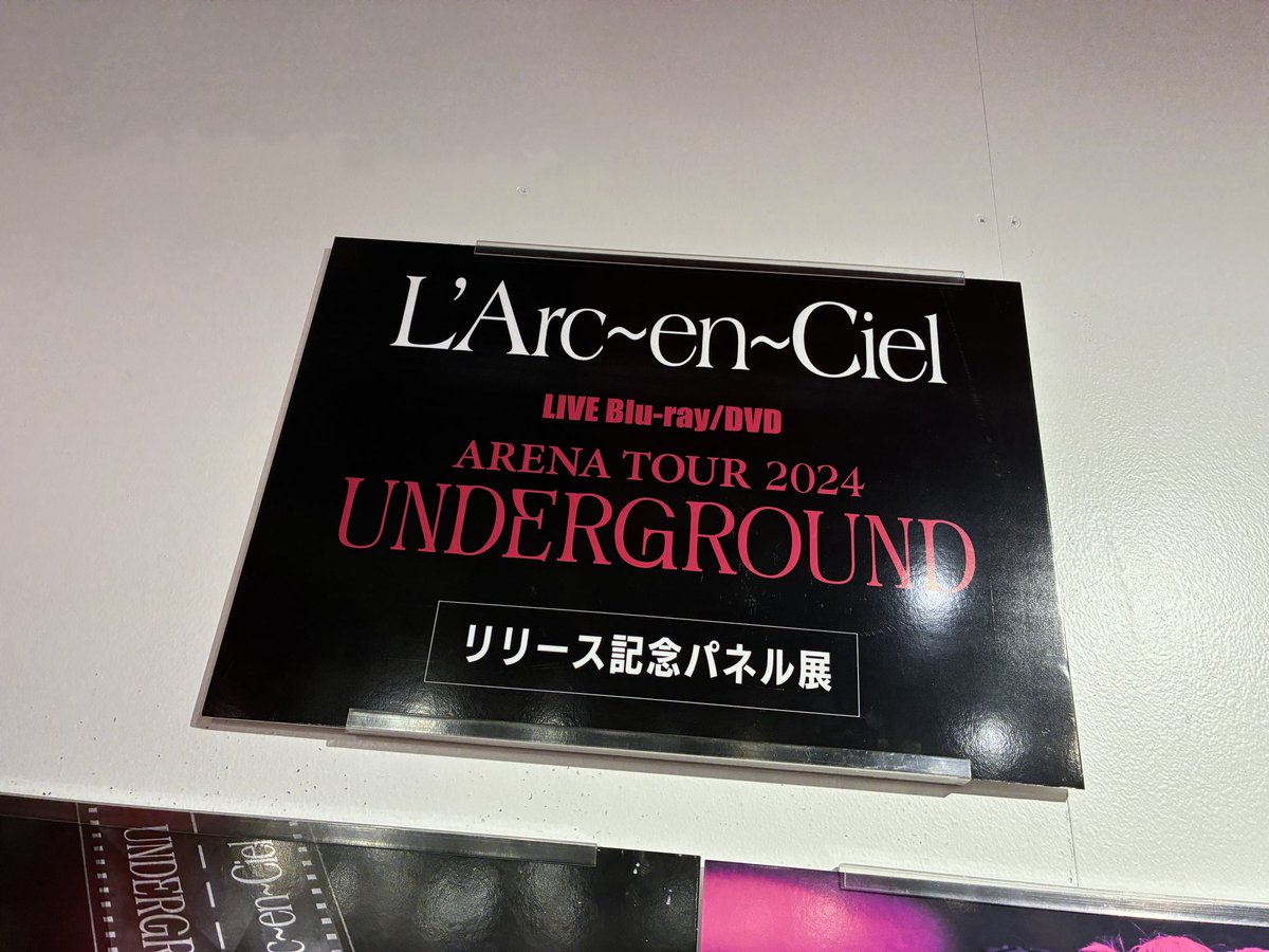 TOWER_Shibuya's tweet photo. 【L'Arc-en-Ciel】
Blu-ray/DVD
『ARENA TOUR 2024 UNDERGROUND』
本日入荷いたしました🎉

レア曲も多く披露された
2024年開催のライブツアーが念願の映像化✨
発売を記念して3階にてパネル展を開催中！

1階と3階で展開しておりますので
ぜ���お立ち寄りください😆🙌(168) https://t.co/IEFStzp3SV