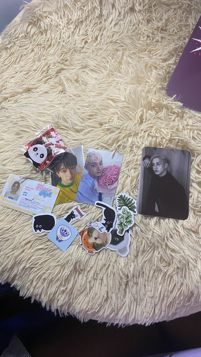 MissNynha's tweet photo. Feedback mega positivo pras meninas @Bighugcegs que enviaram minhas compras bem embaladas, certinhas e ainda vários brindes. Elas são sempre prestativas e super transparentes com as CEGS. @Chanverse_BTS https://t.co/d1JnAzgloH