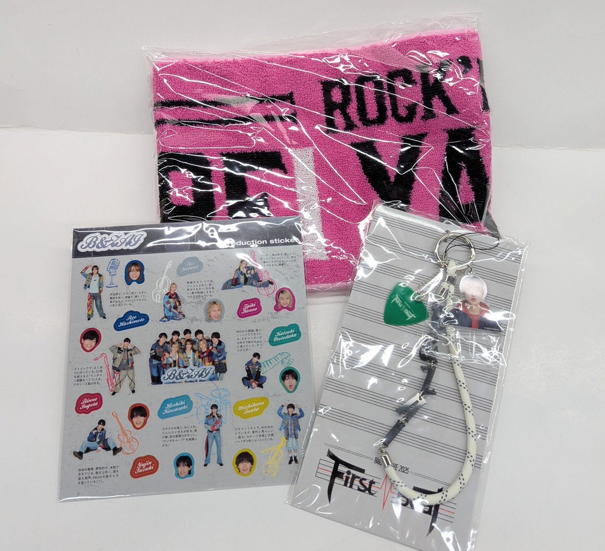 umedalivej's tweet photo. B&amp;ZAIグッズがまんだらけうめだ店に初入荷しましたよ♥
ステッカー、
矢花黎くんのマフラータオル、
本髙克樹くんのストラップキーホルダーになります。
こちらは通販もご利用いただけます
#BandZAI
#矢花黎
#本髙克樹 https://t.co/XDjLvuuB8s