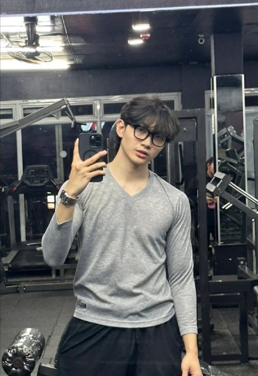 Ert8t7t's tweet photo. Ang pogi nya at D@ks 

https://t.co/wy6fY6KNrf https://t.co/EKoUj6XaF5