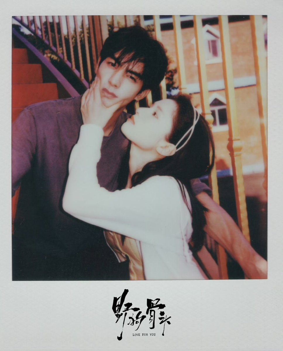 jingyeui's tweet photo. they literally cannot leave each others face alone https://t.co/gBhv56xRpu