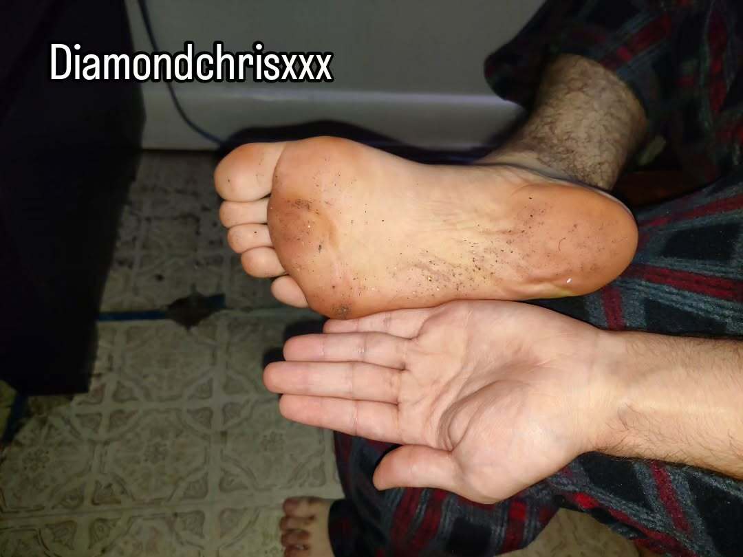 DiamondChrisXXX's tweet photo. Hand to sole comparison: Dirty edition
#malefeet #malefeetfetish #feetworship #bigfeet #soles #toes #dirty #dirtyfeet #ladsfeet #dawgs #softsoles #feetcommunity #footfetish #goon #gooner #barefeet #gay #dom #sub #footlover #feet_ #findom #cashdom https://t.co/MDpgZD4A5U