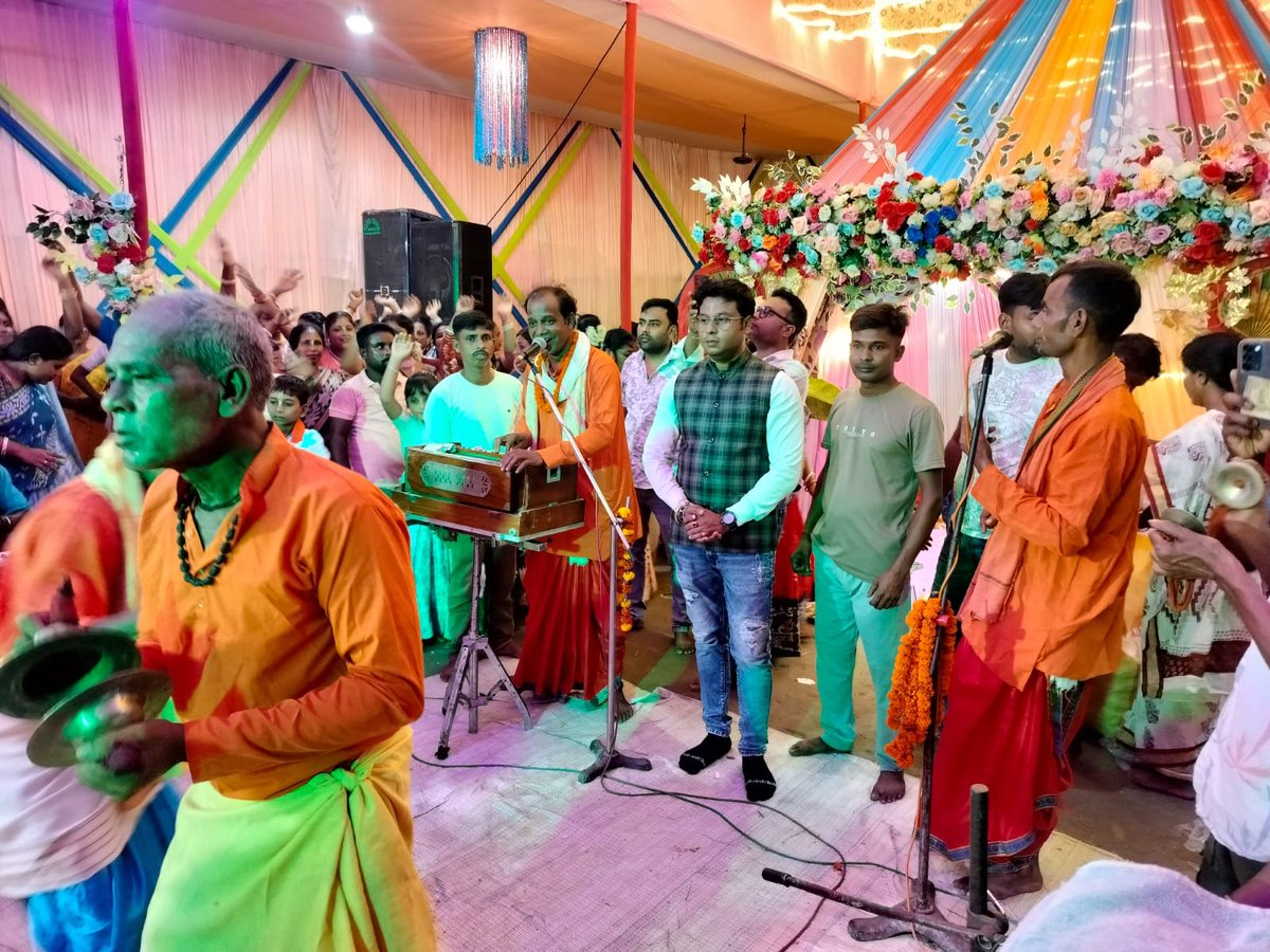 Rajibroybjp's tweet photo. বনগাঁ উত্তর বিধানসভার বনগাঁ খেদাপাড়া তরফদার পাড়ায় নাম সংকীর্তন অনুষ্ঠানে উপস্থিত ছিলাম 
হরে কৃষ্ণ 🙏 https://t.co/4xcthSBrqD