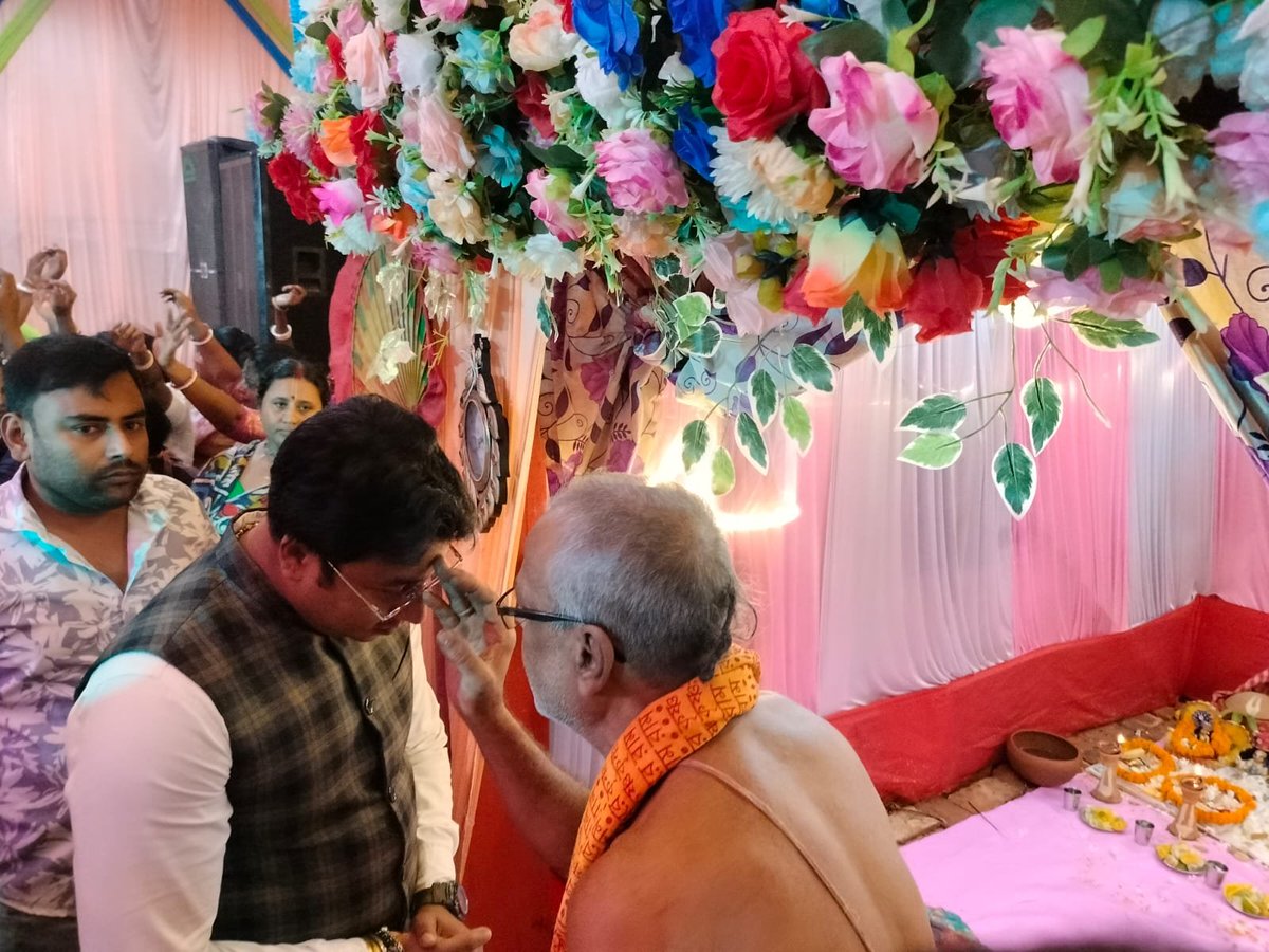 Rajibroybjp's tweet photo. বনগাঁ উত্তর বিধানসভার বনগাঁ খেদাপাড়া তরফদার পাড়ায় নাম সংকীর্তন অনুষ্ঠানে উপস্থিত ছিলাম 
হরে কৃষ্ণ 🙏 https://t.co/4xcthSBrqD