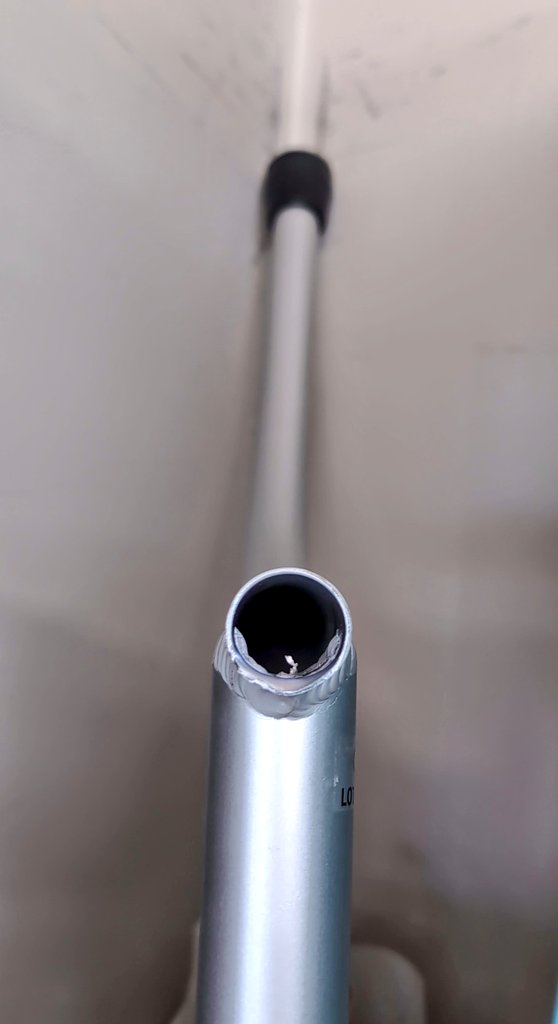 9uras1's tweet photo. 犯人役暴れすぎやでー、2本折られたやん。
ちいかわ武器チェンジしちゃいなよ❓ https://t.co/bL28204d1o