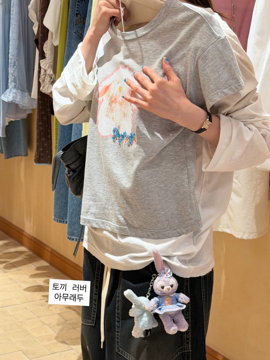 orrery_nim's tweet photo. Chuu Instagram post (ft Heejin, Jinsoul, Choerry)
🩵
3: lover of rabbits anyhow https://t.co/4s7mAPKX59