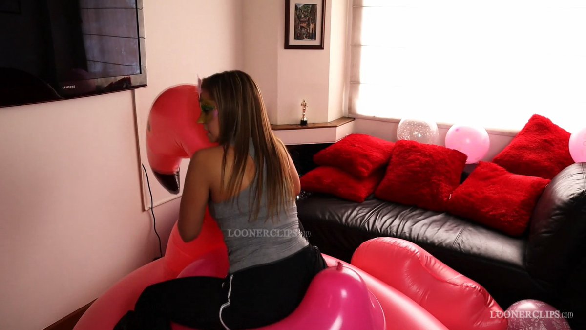loonerclips's tweet photo. Time to Watch! https://t.co/9xv502l2Hw that is right 👍 
#Looner #Balloonfetish #Sittopop #Inflatablefetish https://t.co/ctrPR1BHvq